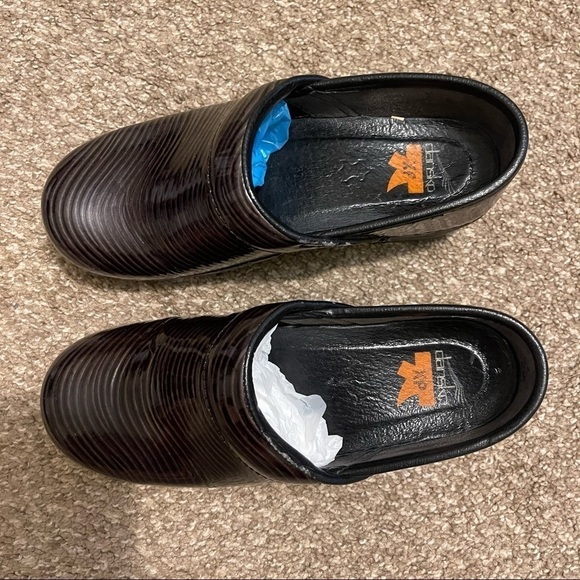 Dansko Womens Dansko XP Black Swirl Patent Leather Clogs size 37 - Picture 3 of 9